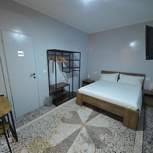 Camera con letto king size